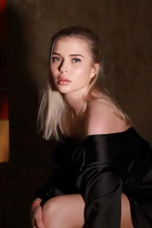 Bonnie, escort in Earls Court